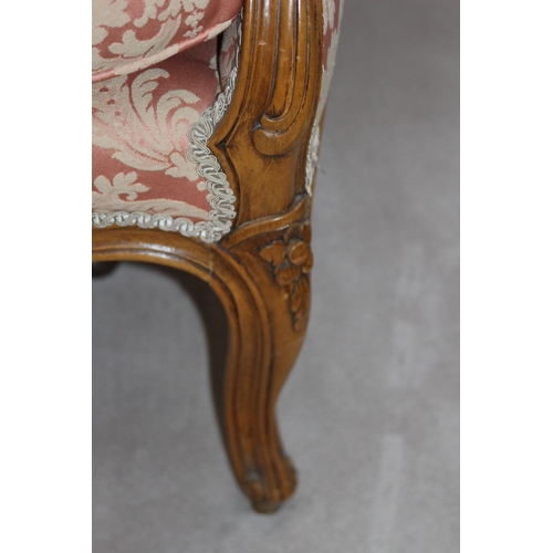 16 - VINTAGE ORNATE REPRO ARMCHAIR
69 X 57 X 95CM