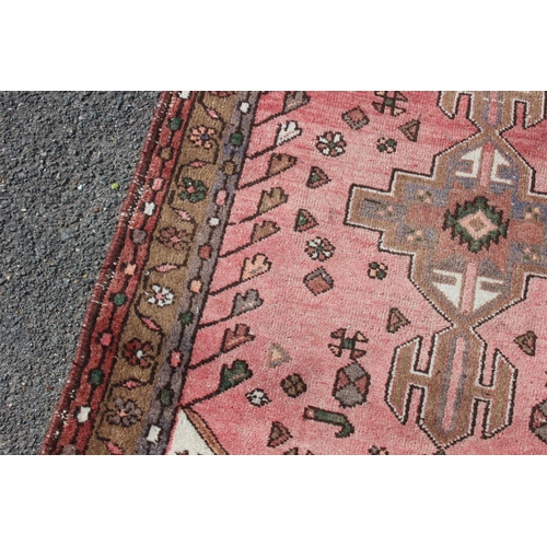 220 - VINTAGE GEOMETRIC EASTERN RUG
144 X 98CM