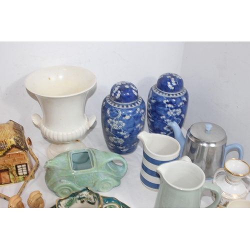 229 - LARGE QUANTITY OF GOOD MIXED CHINA 
28CM