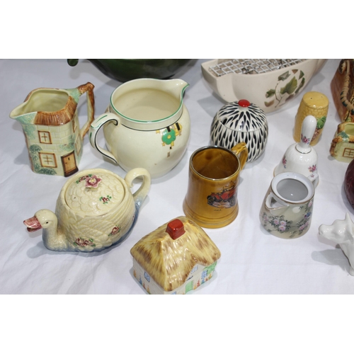 229 - LARGE QUANTITY OF GOOD MIXED CHINA 
28CM