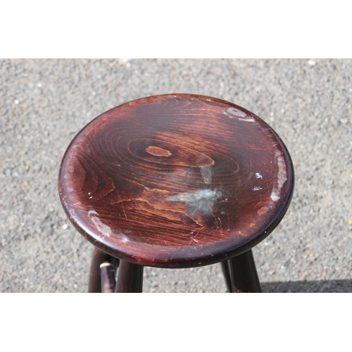 29 - VINTAGE STOOL
32 X 47CM