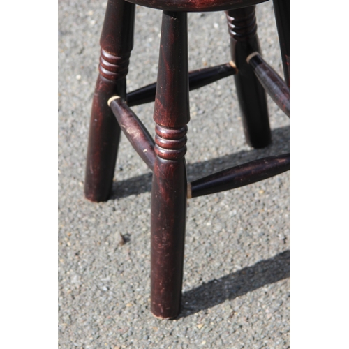 29 - VINTAGE STOOL
32 X 47CM