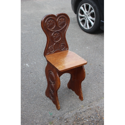 31 - 20TH CENTURY CARVED HALL CHAIR
30 X 38 X 94CM