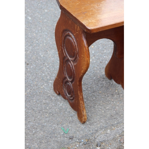 31 - 20TH CENTURY CARVED HALL CHAIR
30 X 38 X 94CM