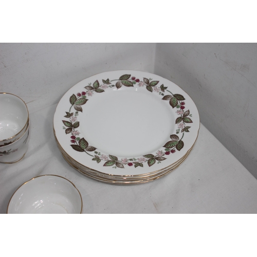 307 - VINTAGE ROYAL STANDARD TEASET