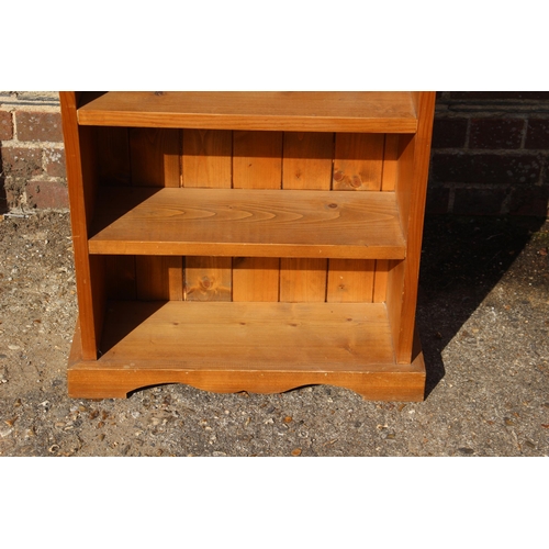 2 - 3 X NATURAL PINE SHELVES
61 X 22 X 77CM