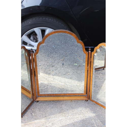 136 - 2 X VINTAGE DRESSING TABLE MIRRORS 
78 X 76CM