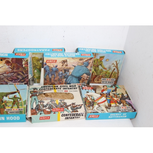 569 - LARGE QUANTITY OF VINTAGE AIRFIX ARMY FIGURES ETC