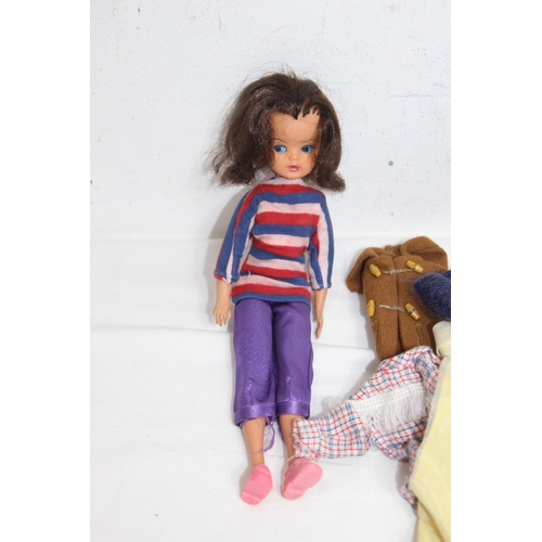 576 - VINTAGE CINDY DOLL AND CLOTHES