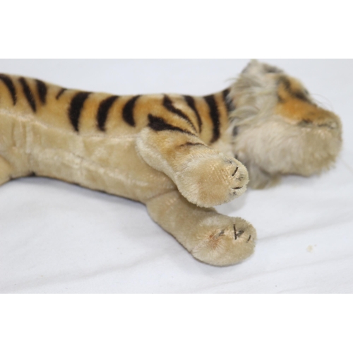 580 - VINTAGE 1950'S STEIFF TIGER
37CM