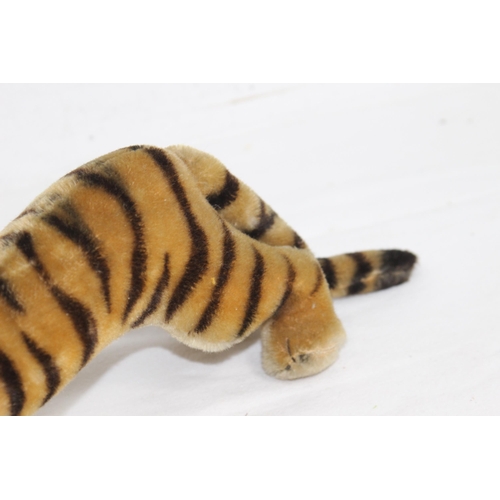 580 - VINTAGE 1950'S STEIFF TIGER
37CM