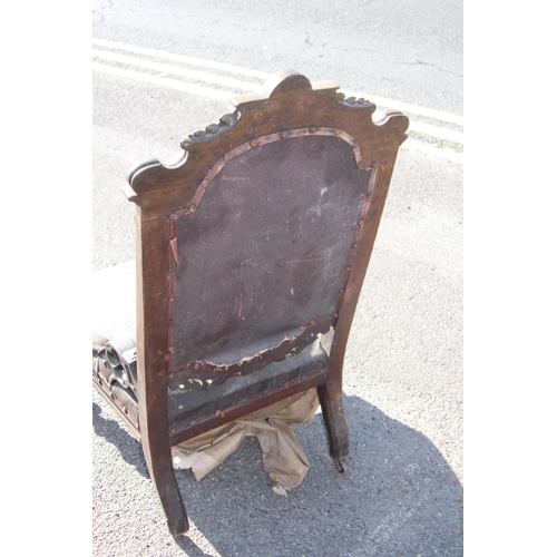 12 - ANTIQUE CHAIR
62 X 58 X 108CM