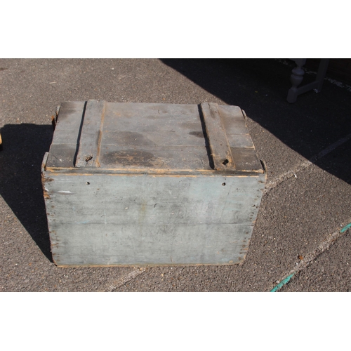 13 - QUANTITY OF VINTAGE TRUNKS  x3
73 X 45 X 50CM