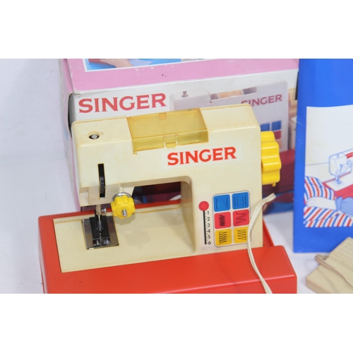 582 - CHILDS SINGER SEWING MACHINE IN BOX