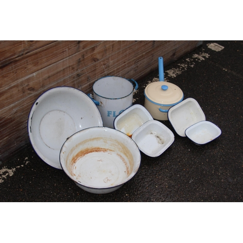 85 - QUANTITY OF ENAMELWARE x8