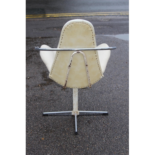 34 - VINTAGE RETRO CHAIR
55 X 82CM