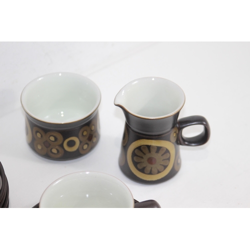 313 - VINTAGE RETRO MIDCENTURY DENBY STONEWARE ARABESQUE COFFEE TEA SET FOR 6