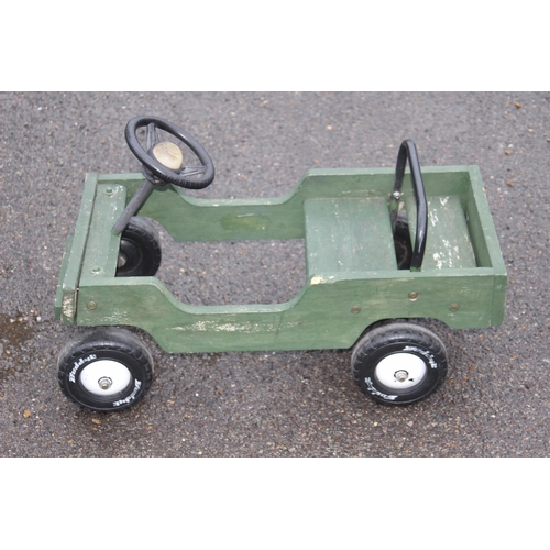 585 - VINTAGE GREEN PAINTED WOODEN JEEP BUDDYL WHEELS SIT IN TOY CAR