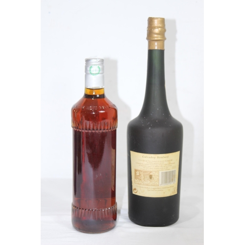 620 - 1 LITRE OF CALVADOS AND BOTTLE OF MUSCAT