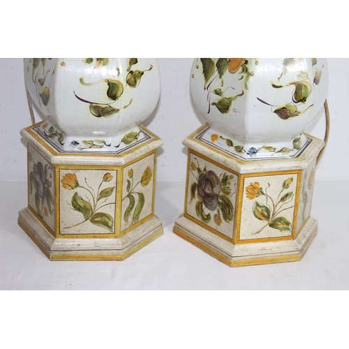 206 - LARGE VINTAGE PAIR OF ITALIAN RENAISSANCE MAJOLICA CERAMIC LAMPS ON WOODEN BASES