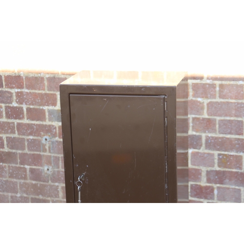 59 - VINTAGE GUN SAFE  WITH KEYS
38 X 25 X 150CM