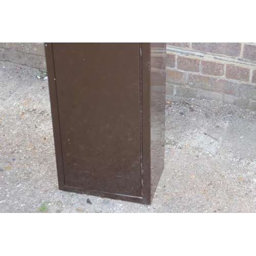 59 - VINTAGE GUN SAFE  WITH KEYS
38 X 25 X 150CM