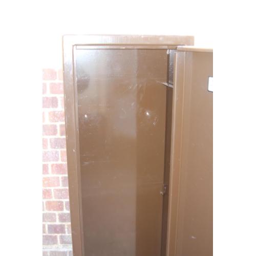 59 - VINTAGE GUN SAFE  WITH KEYS
38 X 25 X 150CM