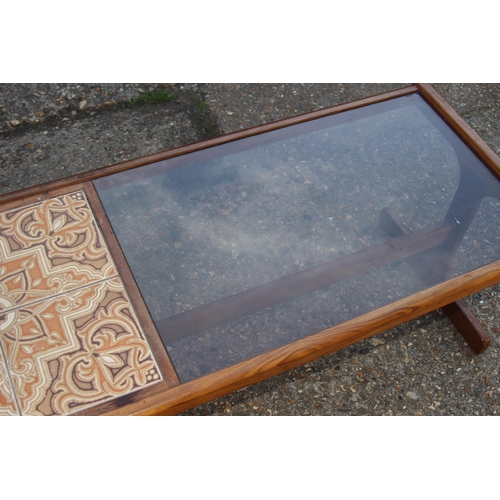 64 - G PLAN TILED AND GLASS TOPPED COFFEE TABLE 
121 X 50 X 45CM