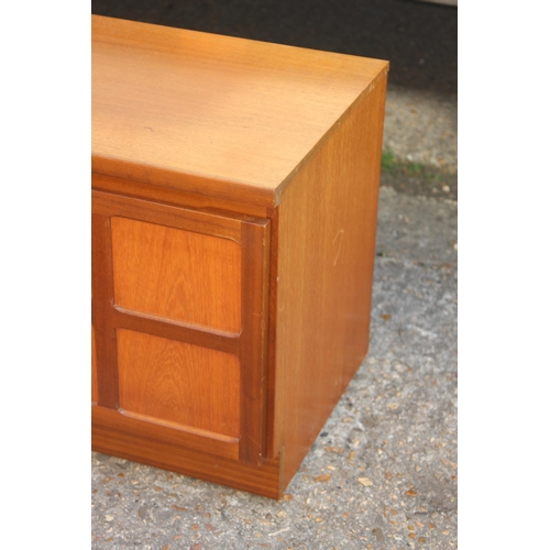 67 - NATHAN CABINET AND RETEO CHAIR
91 X 46 X 52CM