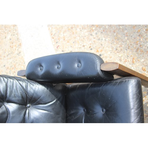 68 - PAIR OF RETRO EKORNES BLACK LEATHER CHAIRS AND FOOTSTOOLS 
80 X 72 X 98CM