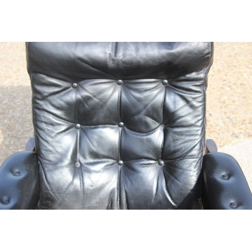 68 - PAIR OF RETRO EKORNES BLACK LEATHER CHAIRS AND FOOTSTOOLS 
80 X 72 X 98CM