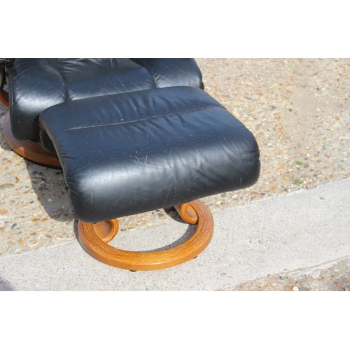 69 - EKORNES BLACK LEATHER RECLINING STRESSLESS CHAIR AND FOOT STOOL 
84 X 70 X 102CM