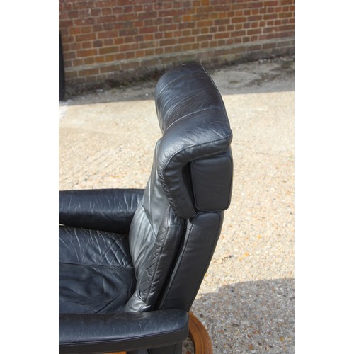 69 - EKORNES BLACK LEATHER RECLINING STRESSLESS CHAIR AND FOOT STOOL 
84 X 70 X 102CM