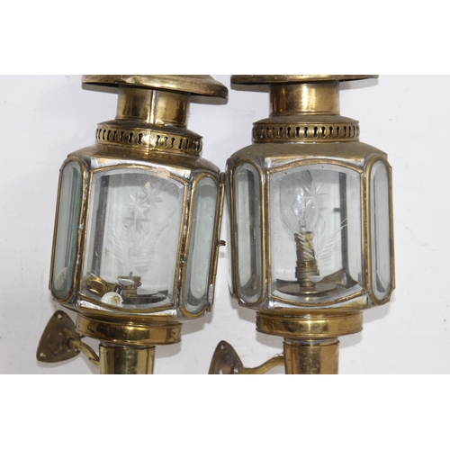 214 - PAIR OF VINTAGE BRASS COACHING LAMPS
55 X 17CM