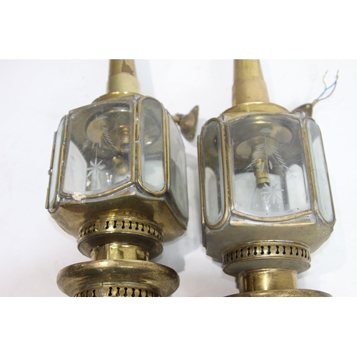 214 - PAIR OF VINTAGE BRASS COACHING LAMPS
55 X 17CM