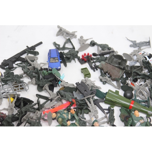 587 - QUANTITY OF PLASTIC FIGURES