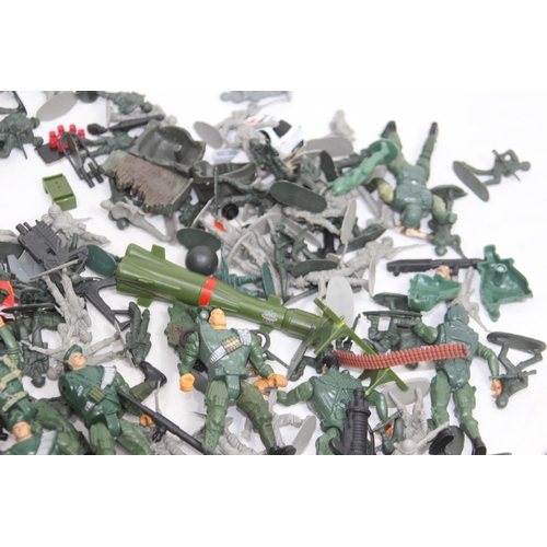 587 - QUANTITY OF PLASTIC FIGURES