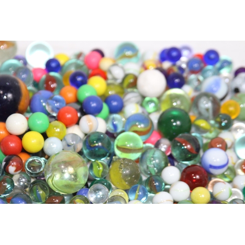 588 - LARGE QUANTITY OF MARBLES