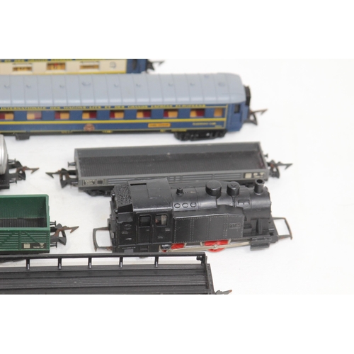 589 - VINTAGE A JOUEF TRAIN AND ACCESSORIES