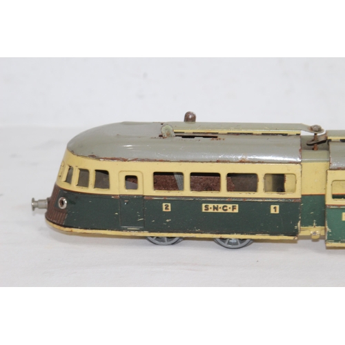 590 - VINTAGE TINPLATE JOUSTRA TRAIN - NO ENGINE