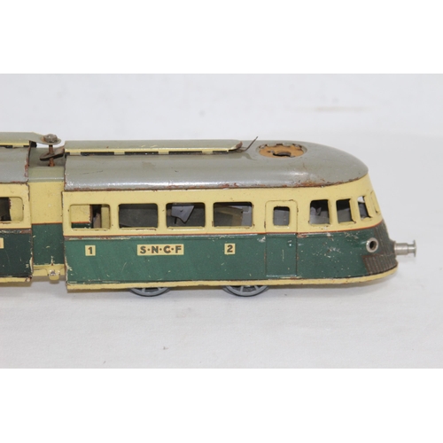 590 - VINTAGE TINPLATE JOUSTRA TRAIN - NO ENGINE