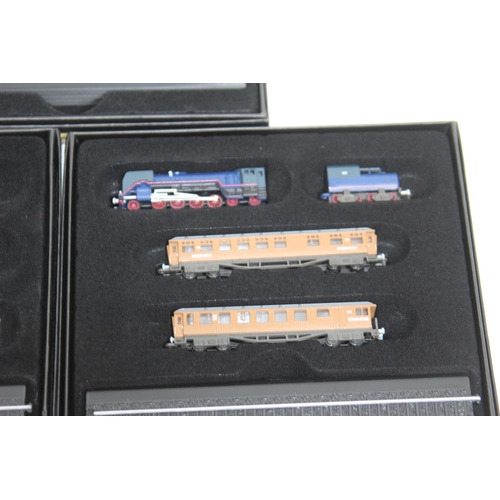 594 - QUANTITY OF MINI TRAINS AND MODEL OF THE MALLARD