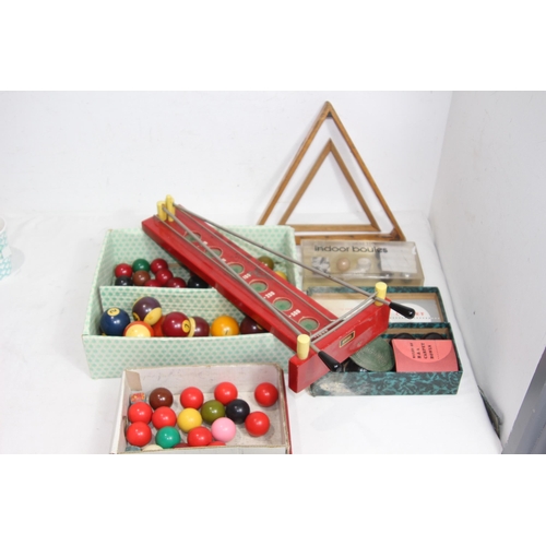 596 - QUANTITY OF VINTAGE SNOOKER AND BOULE GAMES