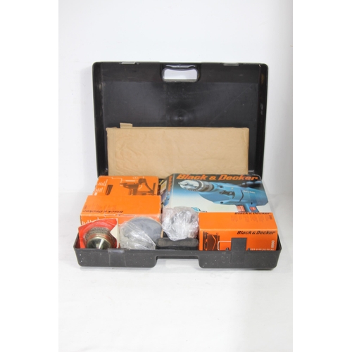 637 - BLACK AND DECKER DRILL SET