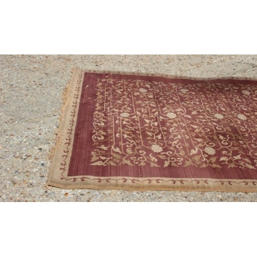 226 - LARGE MODERN RUG
280 X 190CM