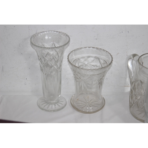 304 - QUANTITY OF VINTAGE GLASSWARE