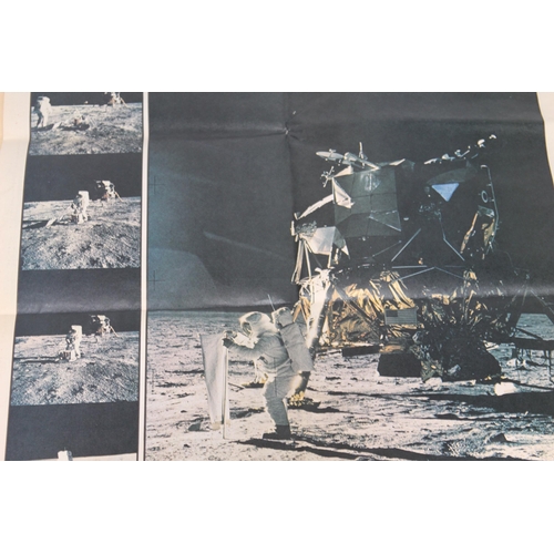 326 - SELECTION OF APOLLO II AND APOLLO 17 ITEMS TO INCLUE AN OFFICIAL SPACE AGENCY FILM, CASED ON CINIFIL... 