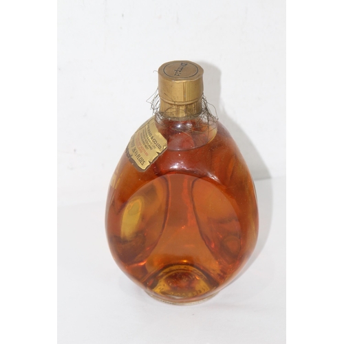 601 - 1960'S JOHN HAIG DIMPLE WHISKEY 26 2/3 FL.Ozs