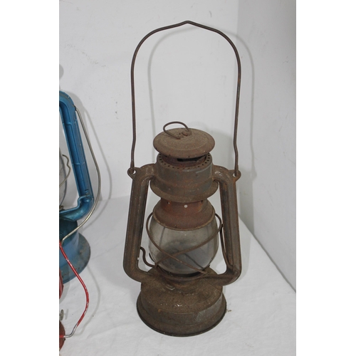 200 - 4 X VINTAGE OIL LAMPS