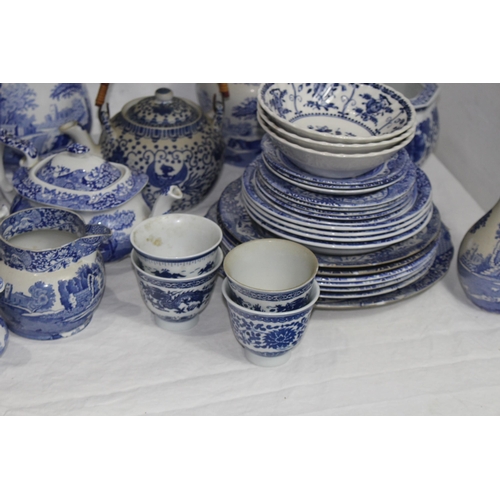 232 - QUANTITY OF VINTAGE BLUE AND WHITE DINNER SERVICE INCLUDING SPODE